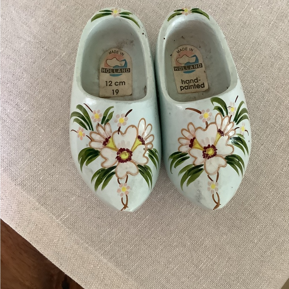 Vintage hand, painted wooden shoes - Picture 2 of 7
